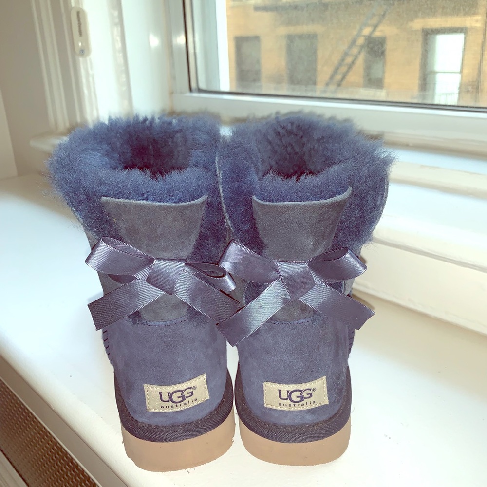 UGG Mini women’s Bailey Bow navy blue boots VGC 9